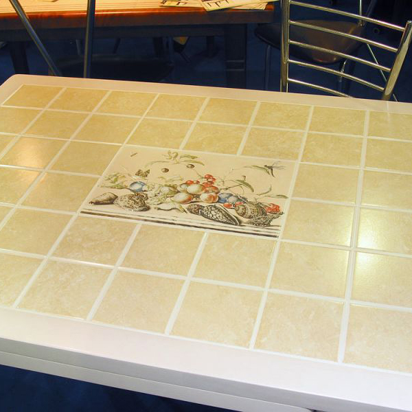 стол с керамической плиткой