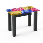 Стеклянный стол с цветным рисунком
