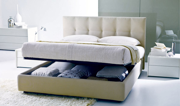 Фото двуспальной кровати с подъемным механизмом